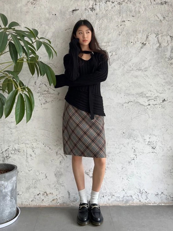 Enlglish-Style Plaid Midi-Skirt