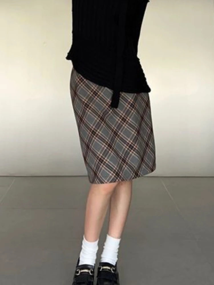 Enlglish-Style Plaid Midi-Skirt